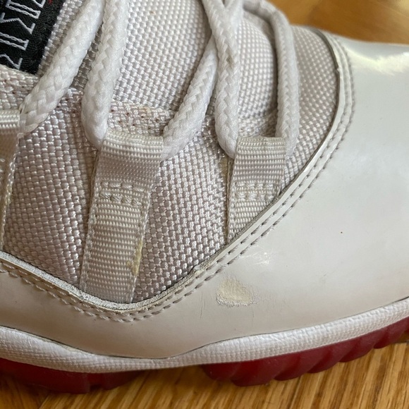 Jordan's size 10.5 - Picture 2 of 6